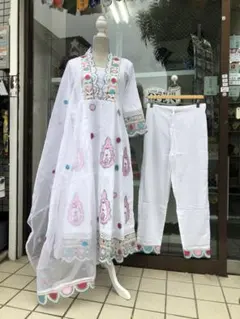 ホワイト刺繍セットアップ