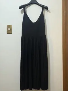 ［最終お値下げ］ZARA ブラック キャミワンピース プリーツワンピース　S