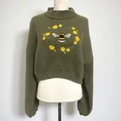 長袖ニット ミツバチ フェアリーコア ビー＆フローラル刺繍タートルネックセーター