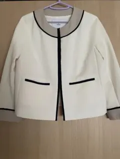 TIARA ノーカラージャケット ホワイト ベージュのサムネイル