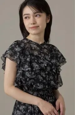 TOLW@yrl:ＨＫ様　アナイ ラインフラワープリントラッフルソデブラウス