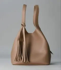 【新品】レザー タッセル　バッグ ベージュ フリンジ ハンドバッグ　キャメル
