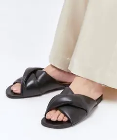 【美品】JW ANDERSON フラット ツイストサンダルのサムネイル