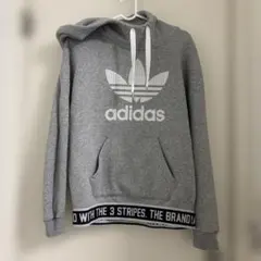 adidasパーカーのサムネイル
