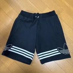 adidas 黒 ショートパンツ 三本線