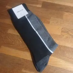 新品タグ付き・コムサイズム・おしゃれなデザインのソックス② (25〜27センチ)