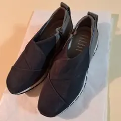 新品【fit fit 】2025年9月 Vカットきれいめスニーカー