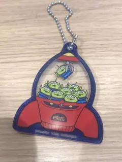 カプセルトイ　ディズニー　PIXAR チェンジングアクリルキーホルダーエイリアン