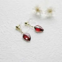 樹脂ノンホールピアス・モザンビークガーネット