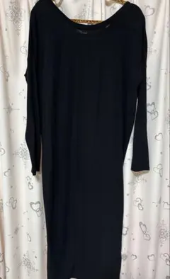オフショルダー風黒長袖カットソーワンピース