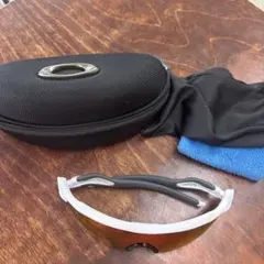 Oakley メガネケース 3個セット オークリーメガネ3個サービス - メルカリ