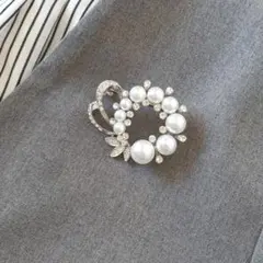 パール×ラインストーンの華やかリースブローチ 入学式 入園式 結婚式 セレモニー