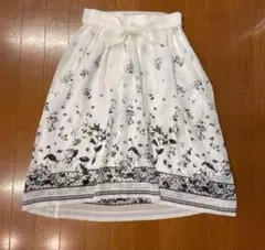 BE RADIANCE 花柄　スカート