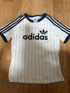 adidas リニア グラフィック カリTシャツ ホワイト×ネイビー　ピチT