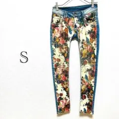 花柄プリントデニム スキニー ジーンズ ストレッチ 綿混 個性的 薄ブルー