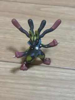 モンコレ　黄色いメガルカリオ　ポケモンフィギュア