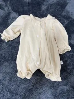 ベージュの長袖ベビードレス　セレモニードレス