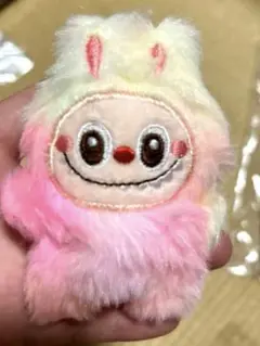 Labubu(ラブブ)キーホルダー今人気のLabubu のぬいぐるみ