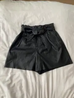 ZARA レザーショートパンツ