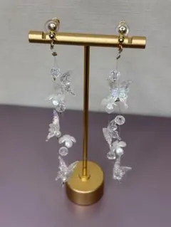 イヤリング 蝶とパールと花のモチーフ オーロラ加工（ピアス変更可能）