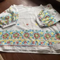 刺繍たっぷりのブラウスのサムネイル