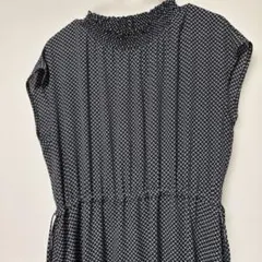 ノースリーブワンピース 黒と白の幾何学模様