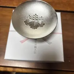 内閣総理大臣贈 銀杯 （桐紋） 純銀 140g - メルカリ