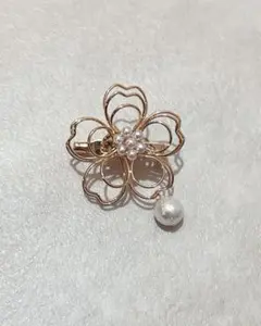 桜　フラワーモチーフブローチ　おしゃれ　ラメ　パール　卒業式　入学式　入園式