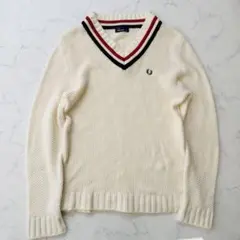 【美品】　フレッドペリー　ニット　Vネック　刺繍ロゴ　チルデン