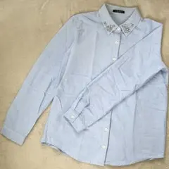 ビジュー付き襟 ライトブルーシャツ Mサイズ カジュアル 春服