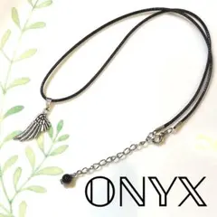 ☆オニキスと羽根のネックレス☆ハンドメイド アクセサリー 御守り 黒瑪瑙 翼