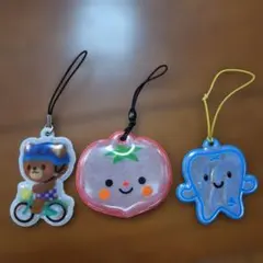 反射材　3つセット　トマト　自転車に乗ったくま　足立区奥歯ちゃん