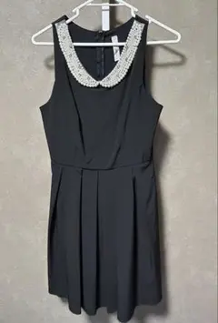 パールビーズ付きブラックドレス