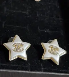 CHANEL 星型 ピアス(両耳用)
