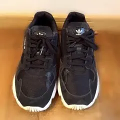 adidas FALCON スニーカー ブラック 23.5cm