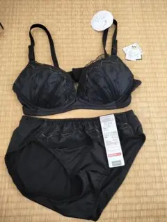 しまむら　ブラジャーショーツセット　LL　黒　ブラック　ノンワイヤー　新品タグ付のサムネイル