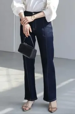 ダークブルーブーツカットデニム