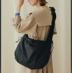 センスオブプレイス　パフショルダーバッグ　ブラック