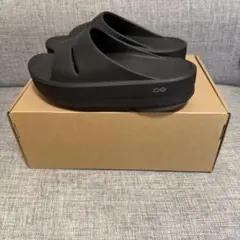 美品⭐︎ウーフォスOOFOS OOmega OOahh_Black 26センチのサムネイル