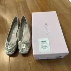再々値下げ　未使用品　DIANA フラットシューズ プラチナゴールド　シープ　箔