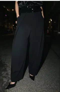 ZARA バルーンプリーツパンツ