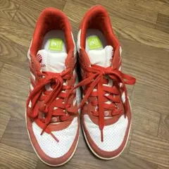adidas インスティンクト スニーカー 緑 赤 白 - メルカリ