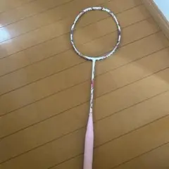 バドミントンラケット 白
