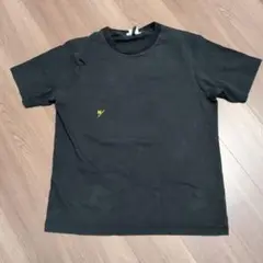 黒のTシャツ 黄色刺繍ロゴ 半袖