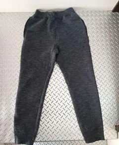 ユニクロキッズウルトラストレッチアクティブジョガーパンツ