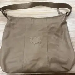 IOPELLEイオペレ x earレザー ショルダーバッグ キャメルデザイン