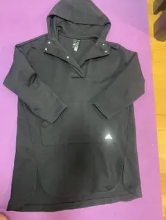 adidas ブラック フード付きパーカー