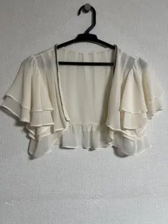 フリル付きアイボリーカーディガン
