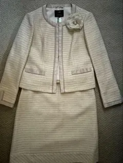 23区 ノーカラーラメツイードスーツ 38 コサージュ付き