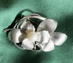 【お値下げ】洋銀+パール花モチーフブローチ
